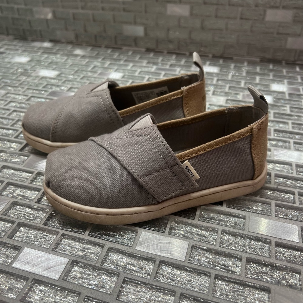 Toms